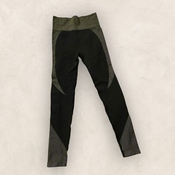 Indigen Green and Black 2 piece Workout set, Leggings and Cropped Jacket Size XS - Picture 3 of 14